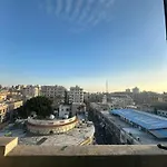 Sea Resident A Private Room With Sea View At Shared Apartment For Men Only No Ladies Allowed غرفة خاصة في شقة أمام البحر للرجال فقط ممنوع السيدات 仅限男士 女士不允许